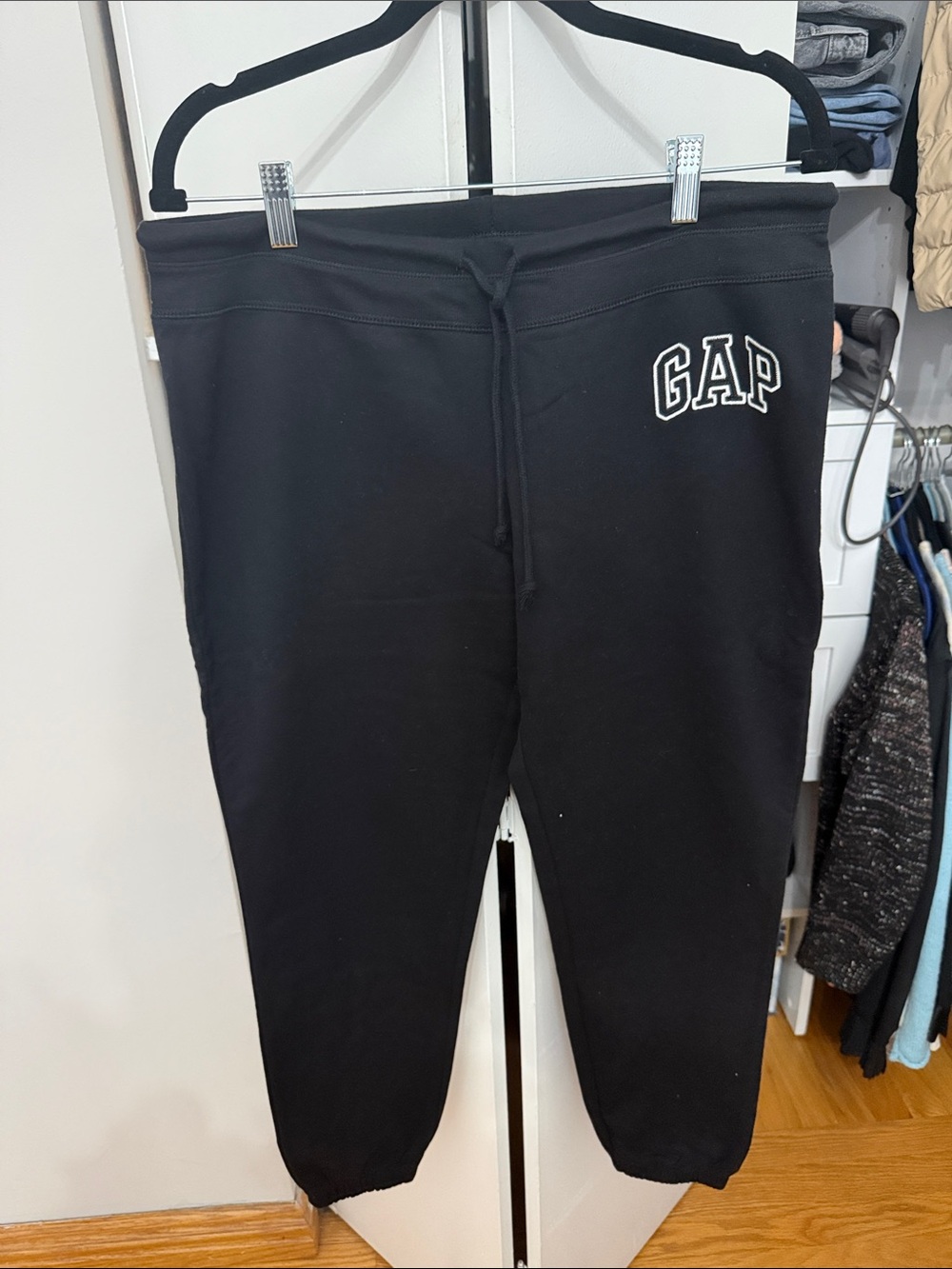 GAP Black women’s Jogger Sweatpants with Logo